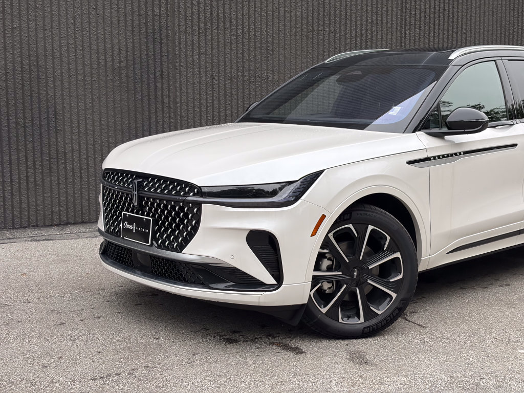 New 2026 Lincoln Nautilus Reserve AWD/4WD image 2