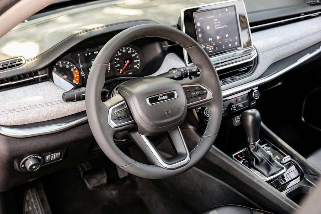 Used 2022 Jeep Compass Latitude image 4