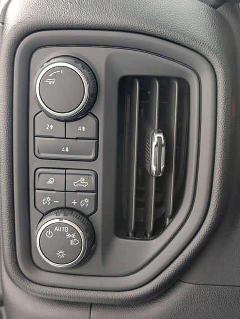 Certified 2025 Chevrolet Silverado 2500 Custom w/ Custom Value Package image 17