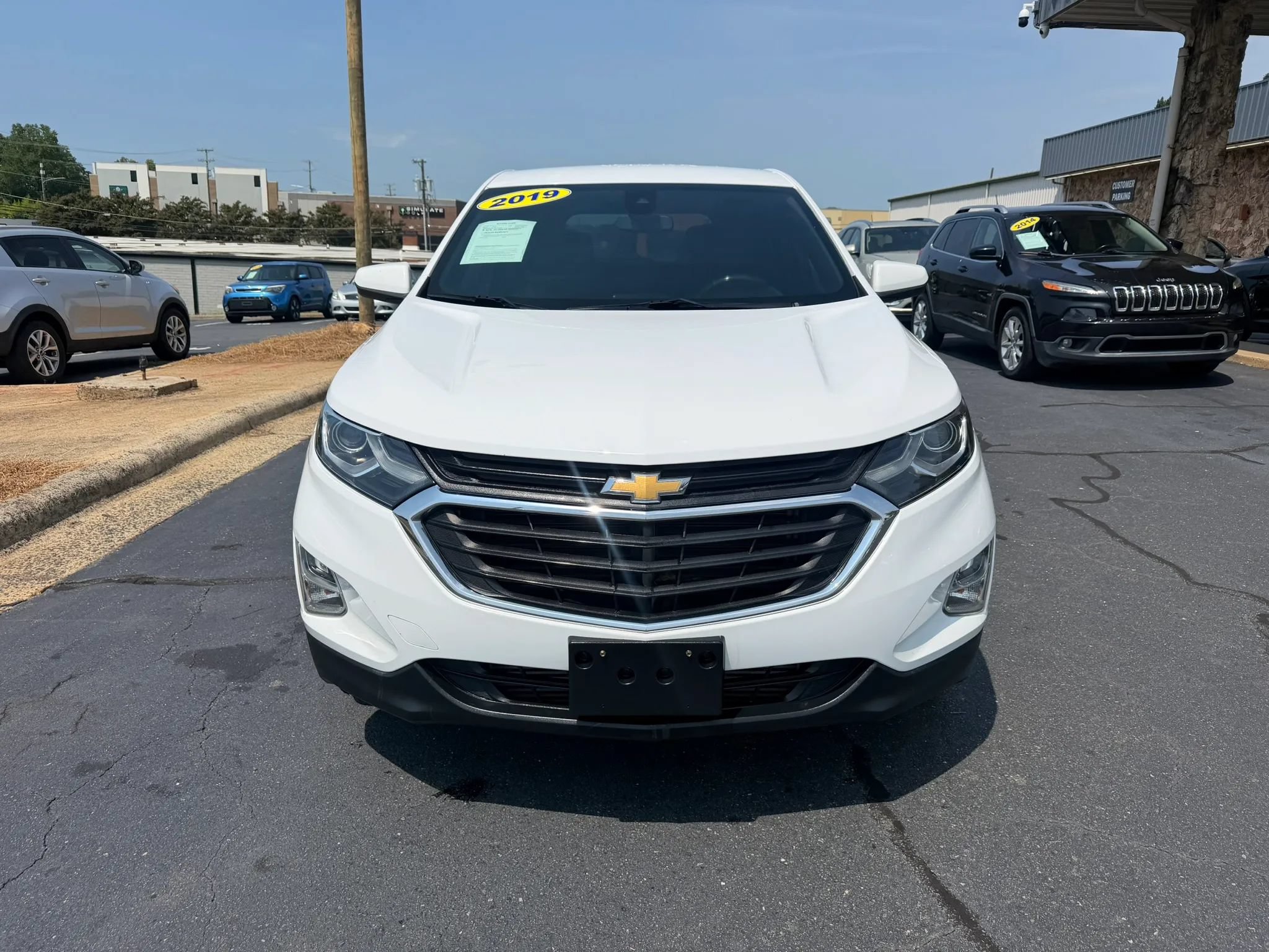 Used 2019 Chevrolet Equinox LT FWD image 2