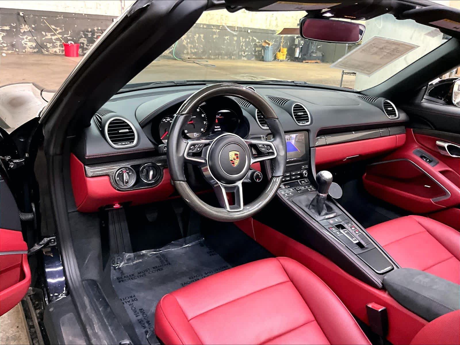 Used 2024 Porsche 718 Boxster RWD image 17