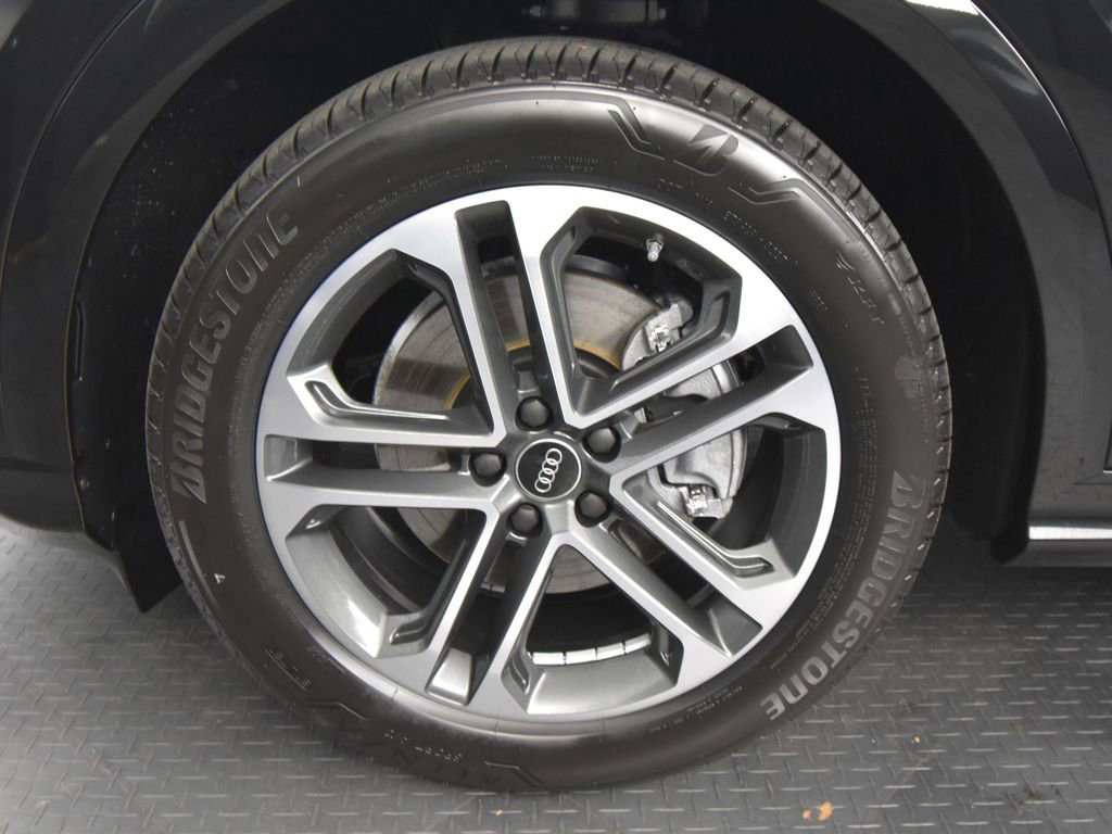 New 2025 Audi Q5 Prestige image 11