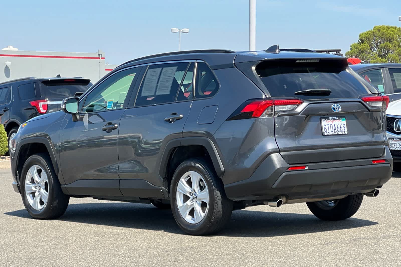 Used 2020 Toyota RAV4 LE AWD/4WD image 7