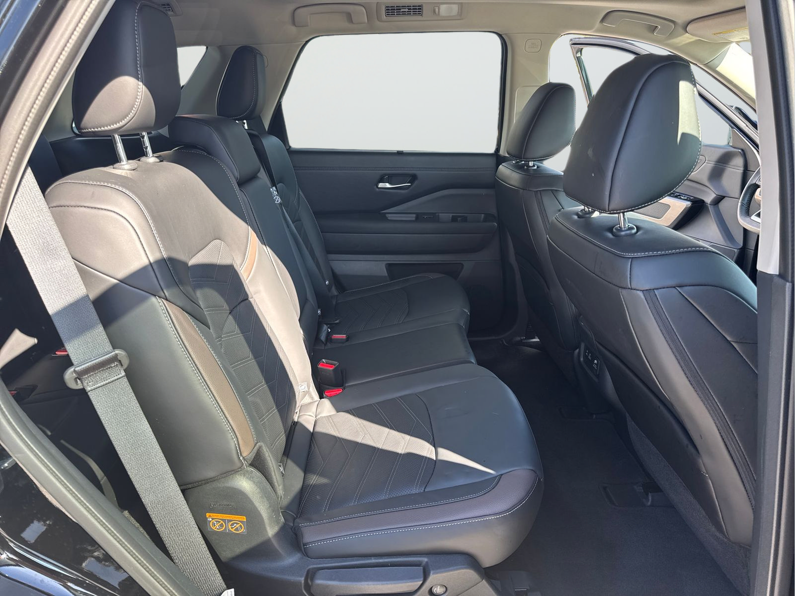Certified 2025 Nissan Pathfinder Platinum w/ Cargo Package FWD image 40