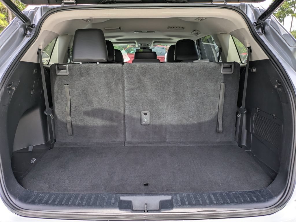 Used 2023 Toyota Highlander XLE FWD image 12