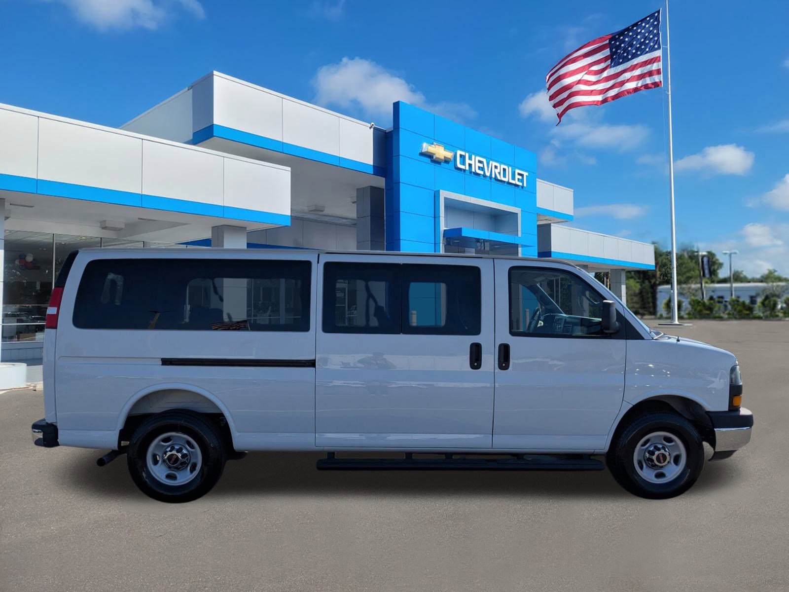 Used 2025 GMC Savana 3500 LT w/ LT Preferred Equipment Group image 3