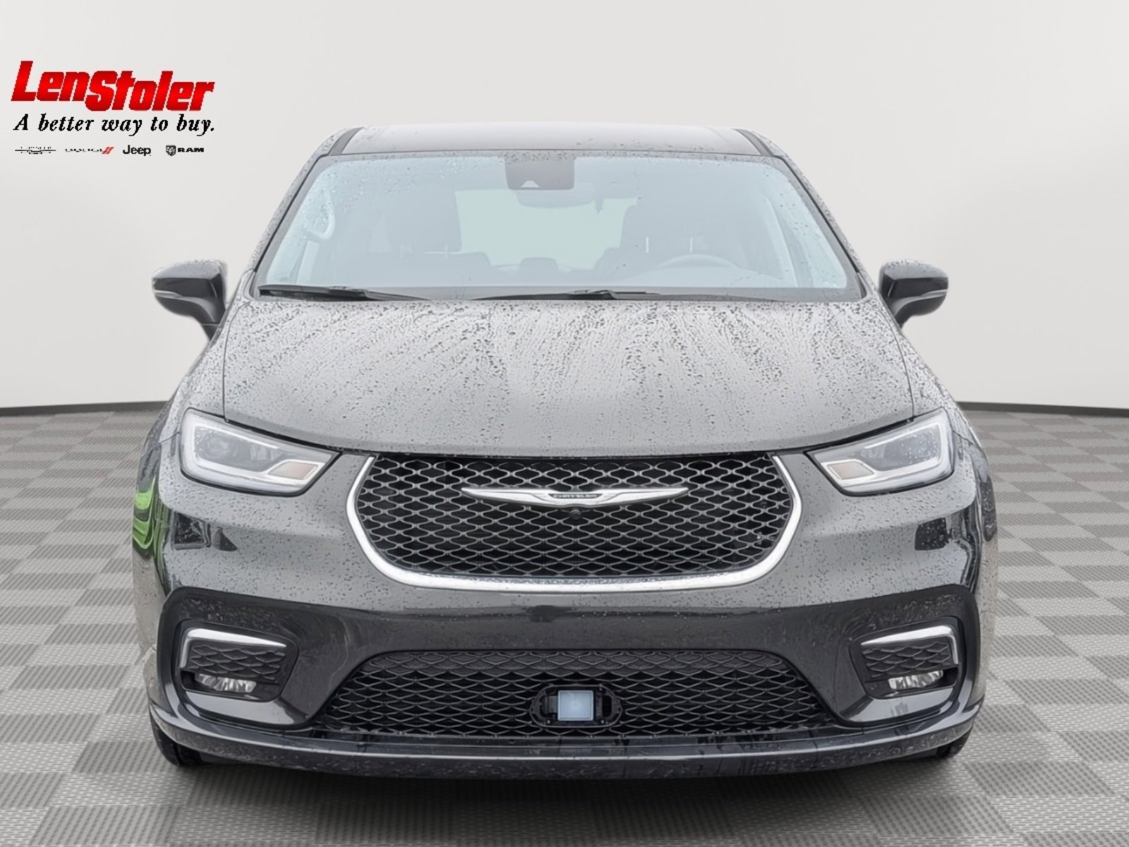 Used 2023 Chrysler Pacifica Touring-L image 8