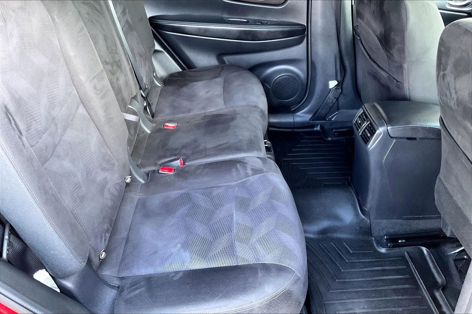 Used 2015 Nissan Rogue S image 18