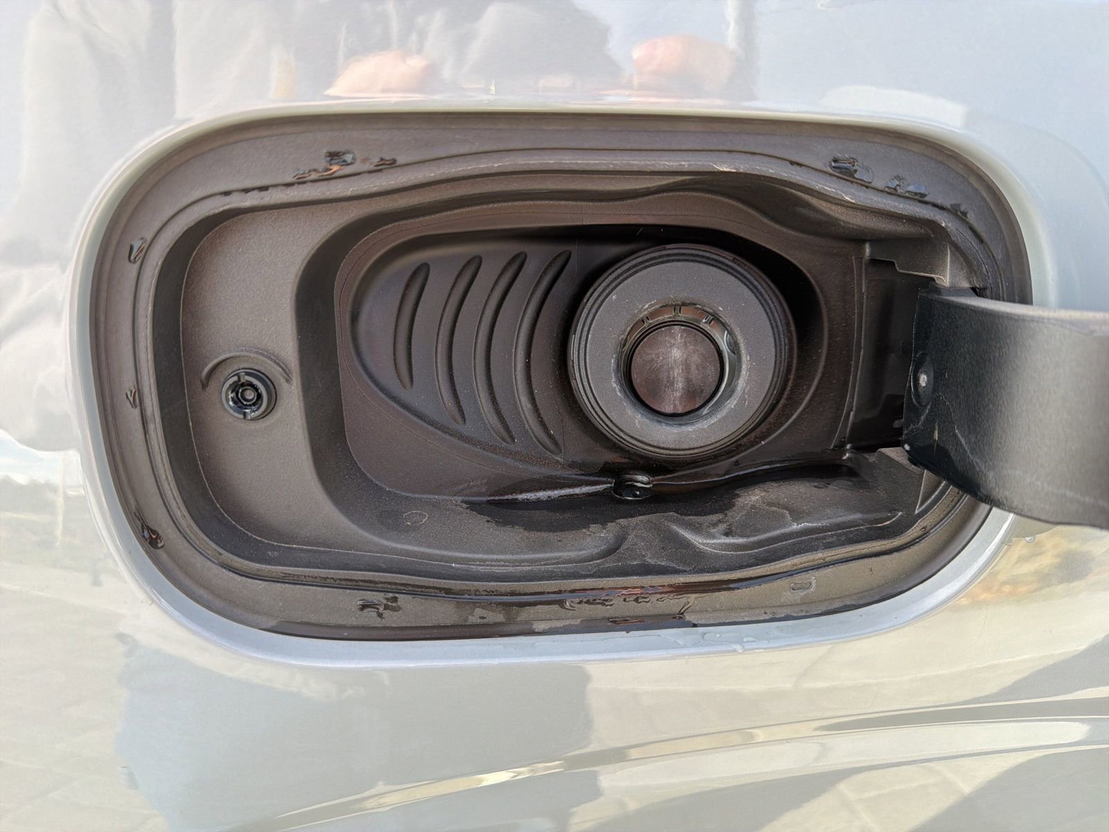 Certified 2025 Volvo XC60 T8 Plus w/ Protection Package Premier image 15