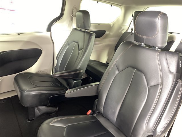 Used 2017 Chrysler Pacifica Touring-L w/ Tire & Wheel Group FWD image 31