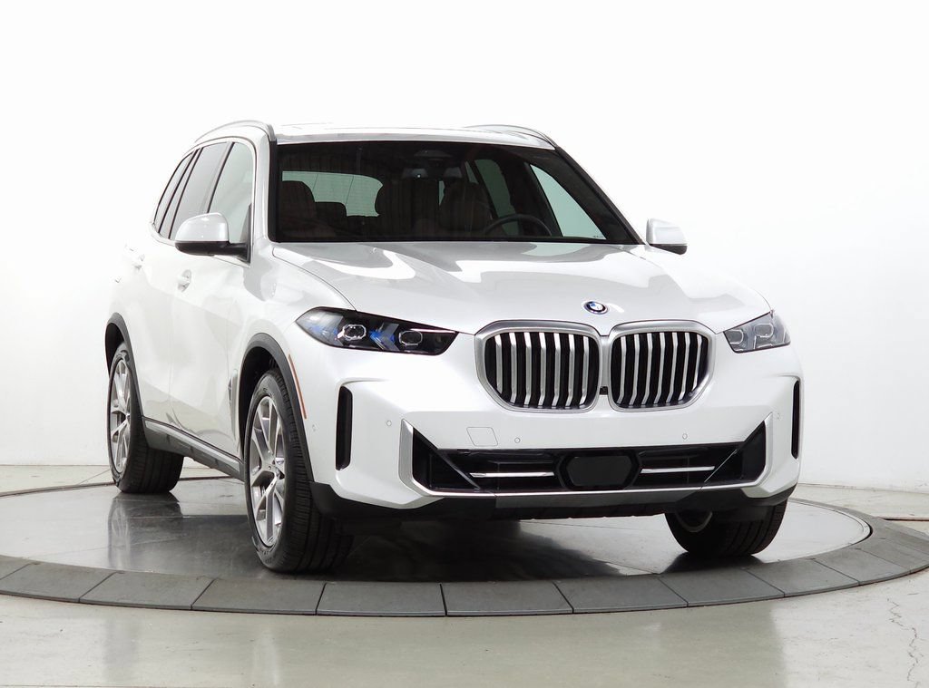 Used 2025 BMW X5 xDrive50e w/ Parking Assistance Package AWD/4WD image 1
