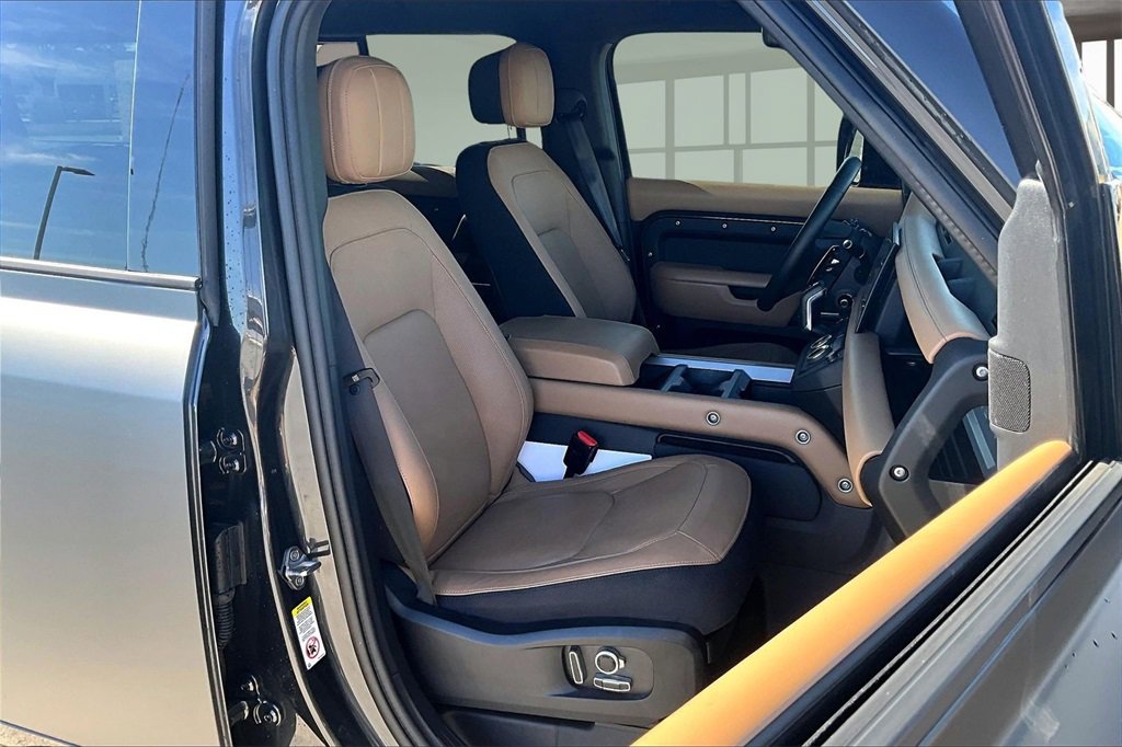 Used 2025 Land Rover Defender 130 V8 image 7