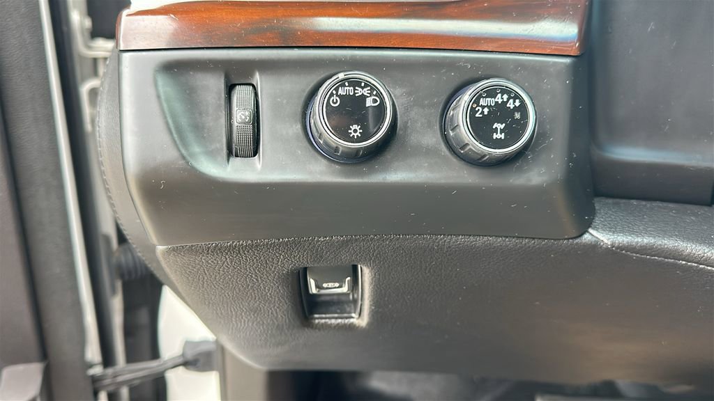 Used 2018 Cadillac Escalade Premium Luxury image 21