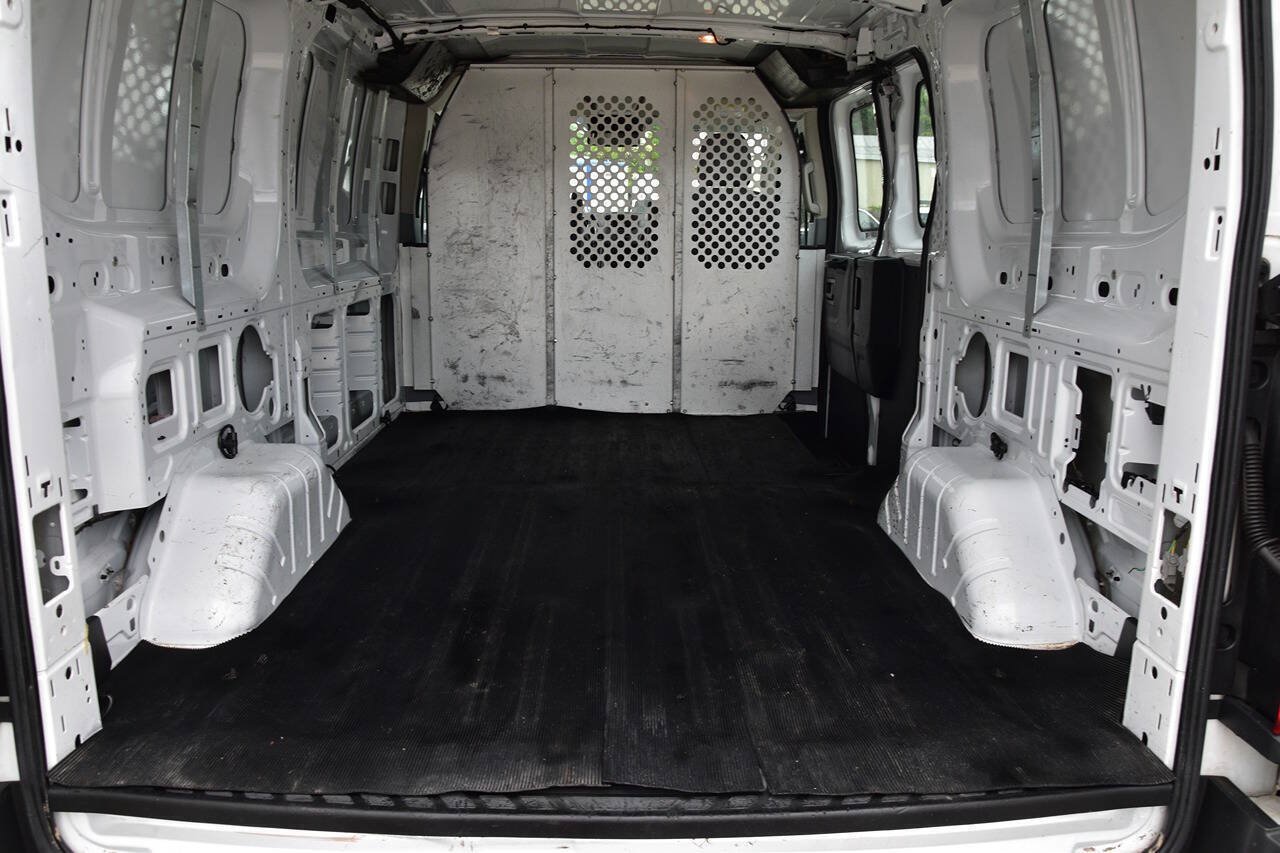 Used 2016 Ford Transit 250 130 Low Roof w/ Exterior Upgrade Package RWD image 12