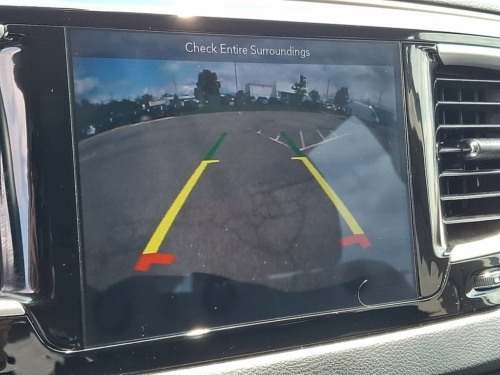 Used 2018 Chrysler Pacifica Touring-L FWD image 4