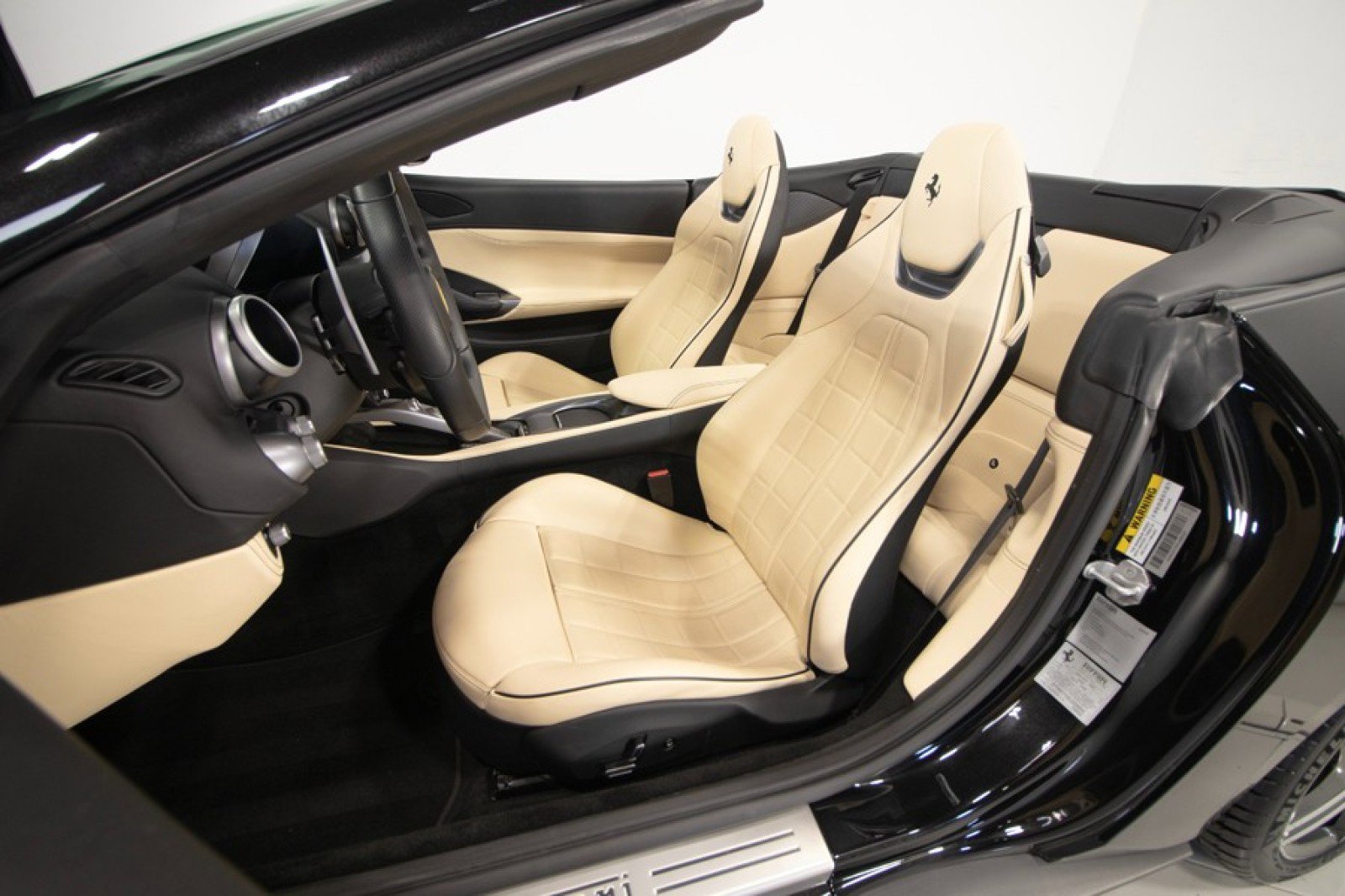 Used 2020 Ferrari Portofino image 43