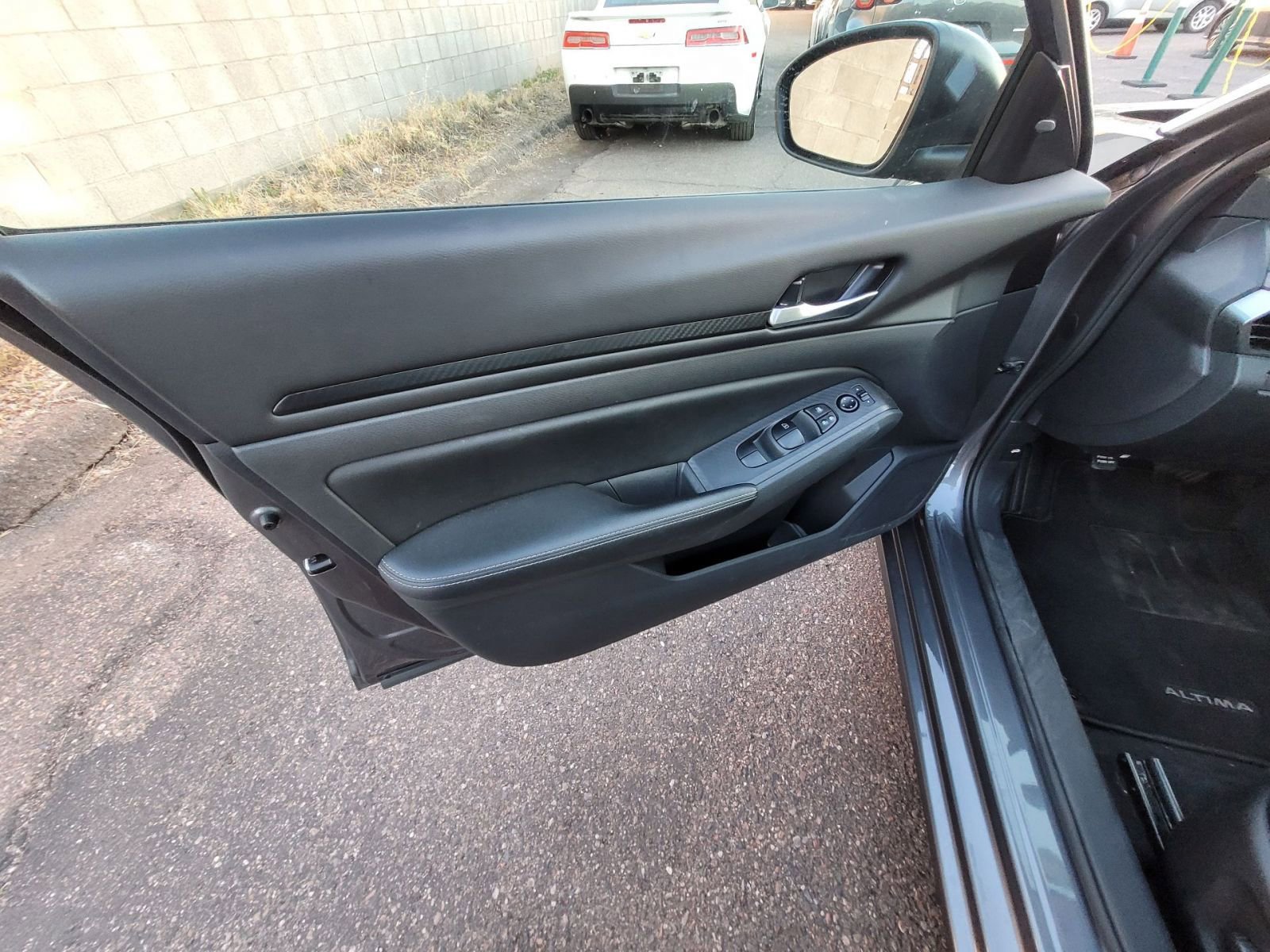 Used 2025 Nissan Altima 2.5 SV image 11