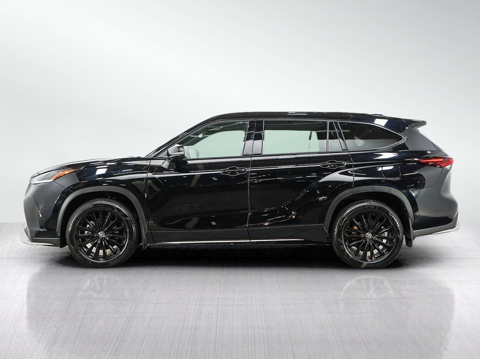 Used 2026 Toyota Highlander XSE AWD/4WD image 2