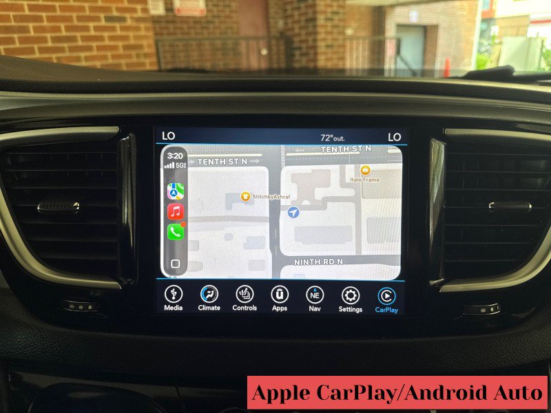 Used 2020 Chrysler Pacifica Touring w/ S Appearance Package FWD image 17