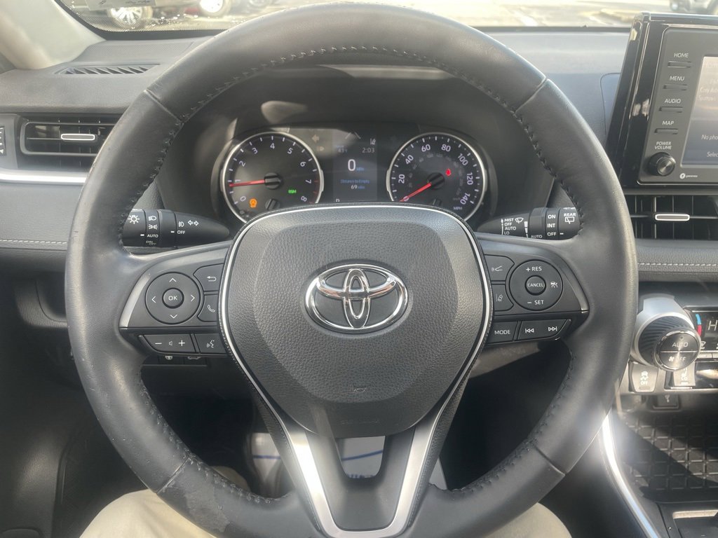Used 2020 Toyota RAV4 XLE Premium image 23