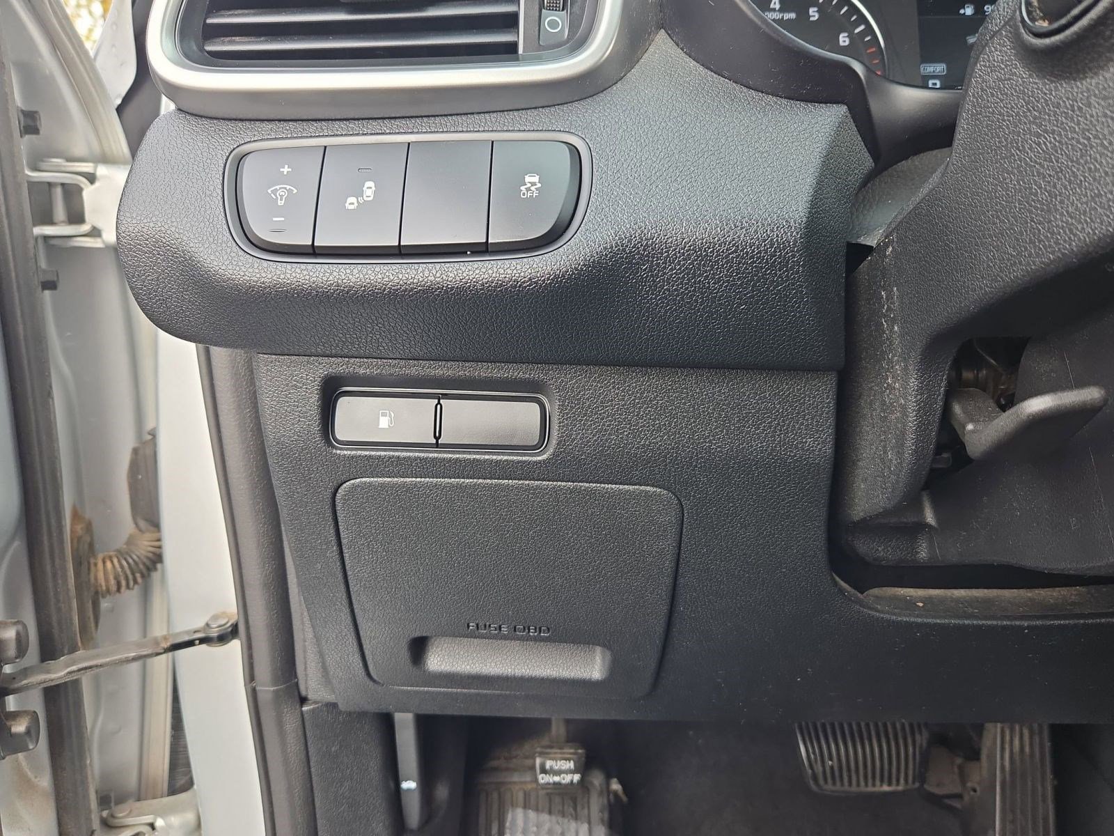 Used 2019 Kia Sorento LX image 25