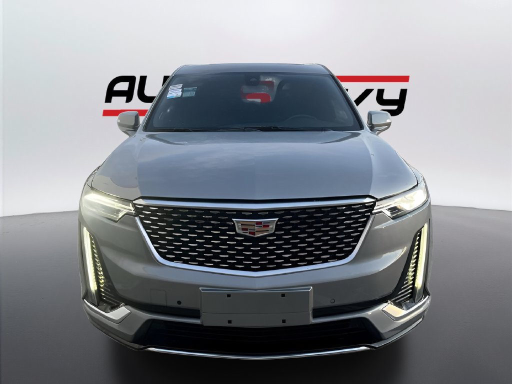 Used 2025 Cadillac XT6 Premium Luxury AWD/4WD image 2