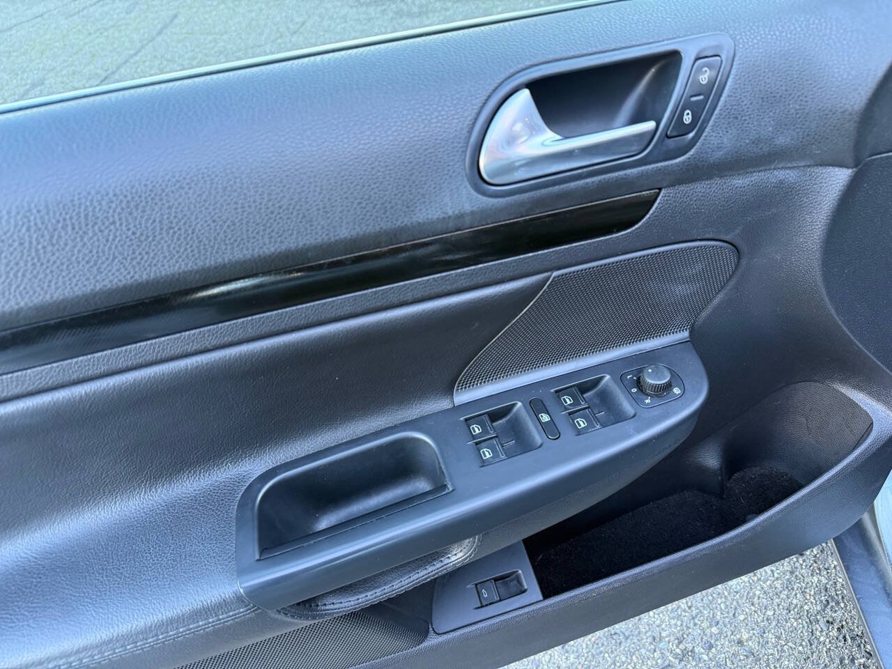 Used 2010 Volkswagen Jetta TDI FWD image 40