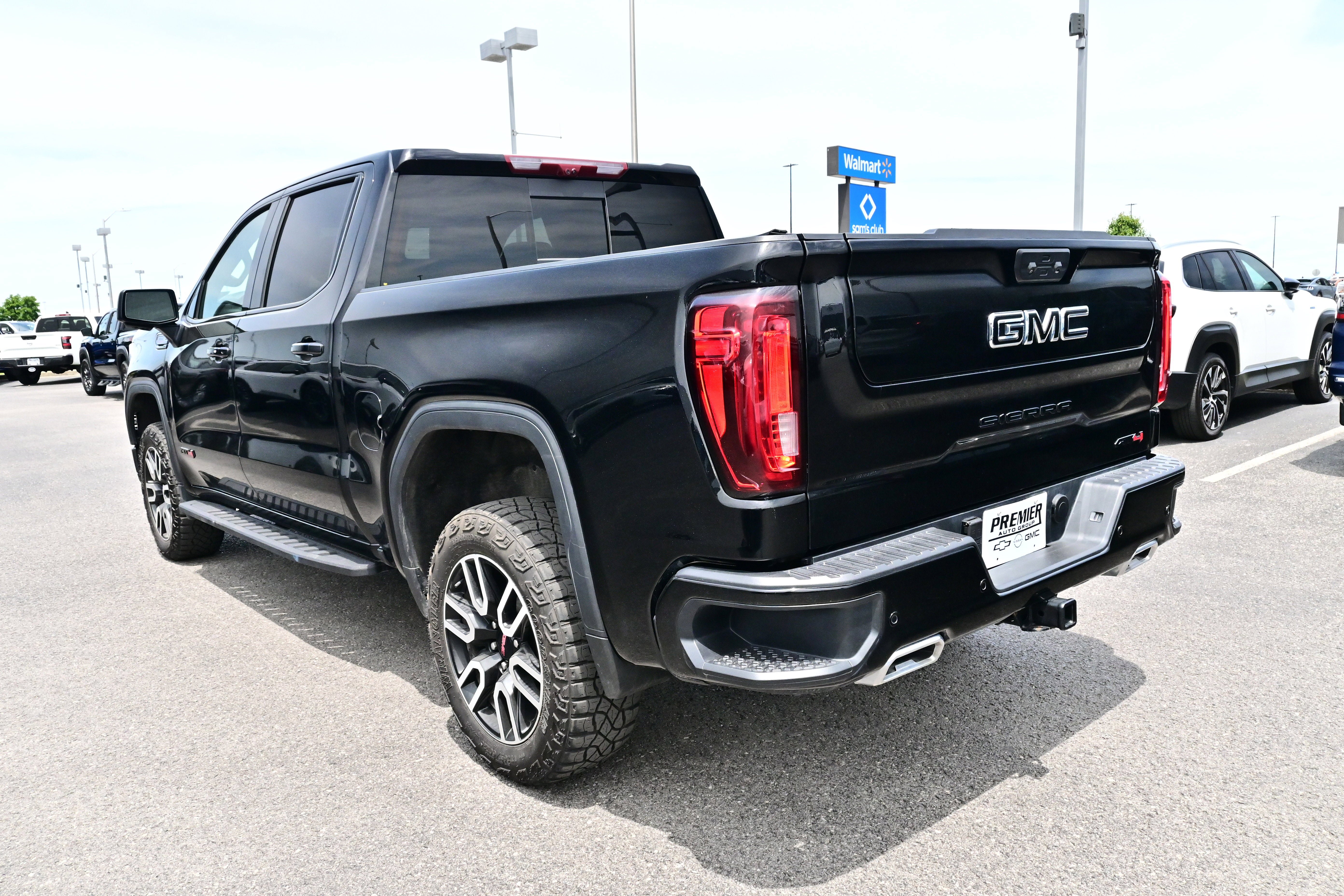 Used 2025 GMC Sierra 1500 AT4 w/ AT4 Premium Package AWD/4WD image 6