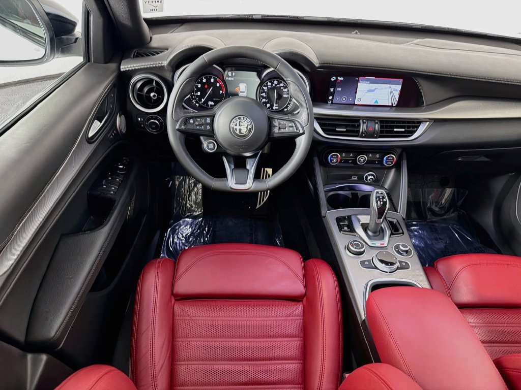 Used 2022 Alfa Romeo Stelvio Veloce AWD/4WD image 24