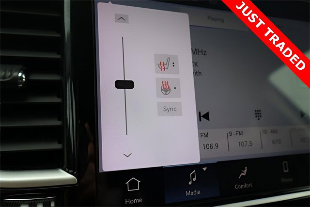 Used 2024 Chrysler Pacifica Touring-L image 34