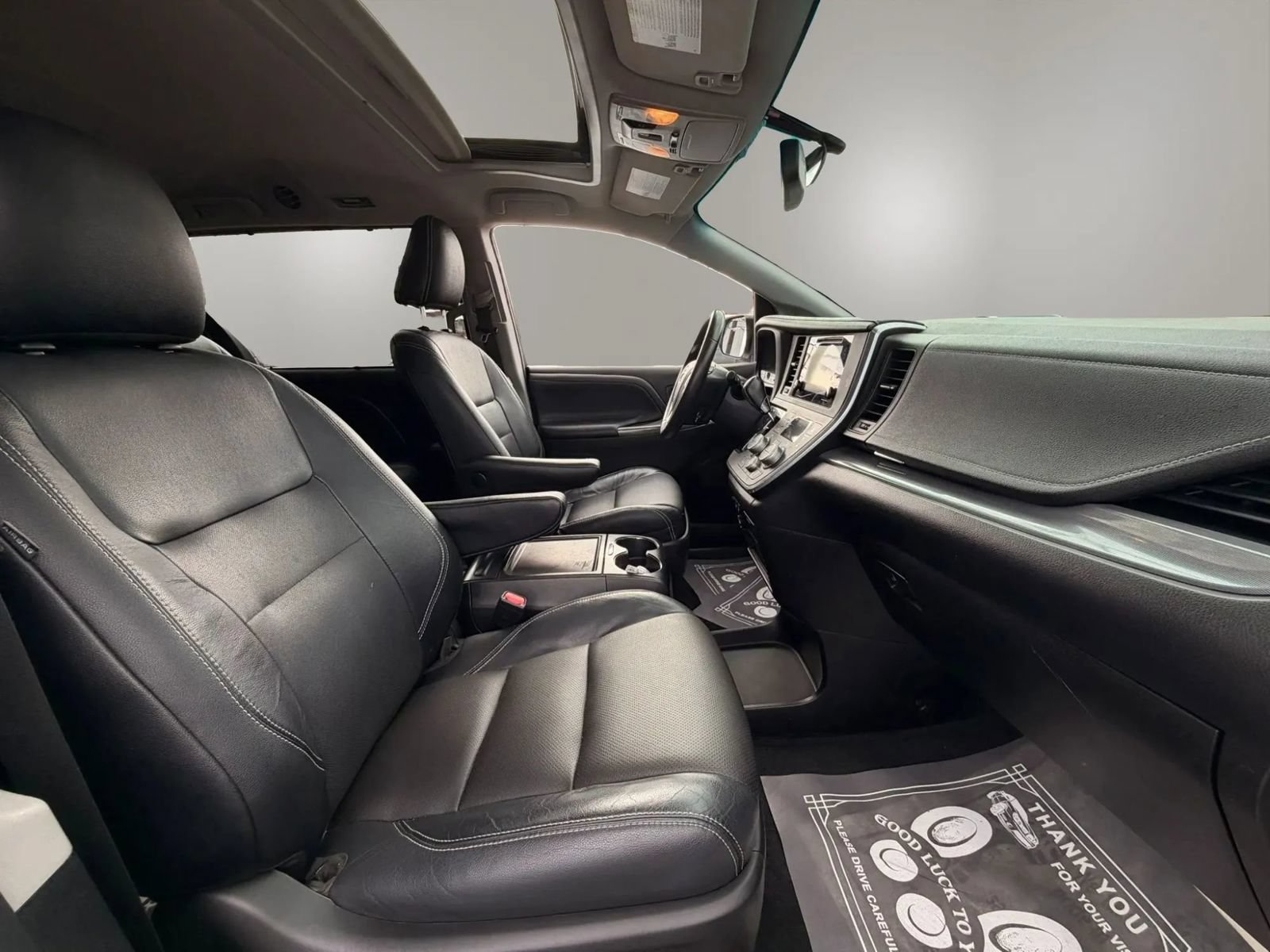 Used 2015 Toyota Sienna SE w/ SE Preferred Package FWD image 16