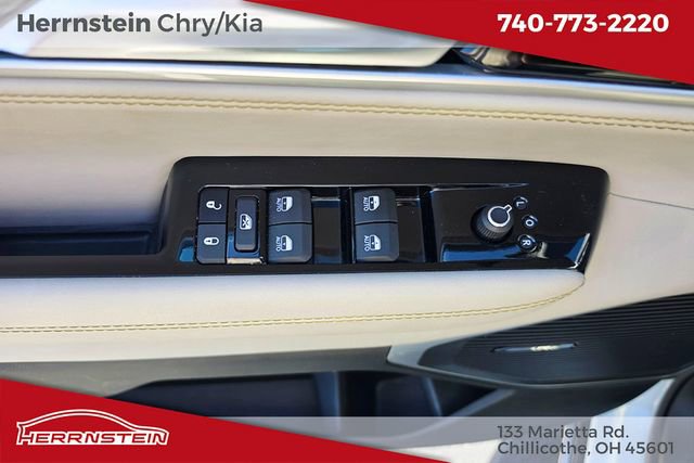 Used 2024 Jeep Wagoneer L Series II w/ Flexible Seating Group AWD/4WD image 12