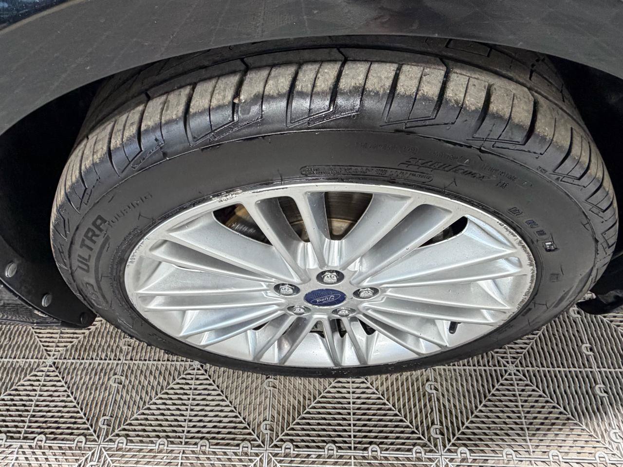 Used 2014 Ford Fusion SE w/ Equipment Group 202A FWD image 11