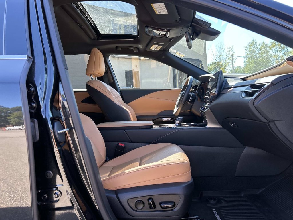 Used 2023 Lexus RX 350 Premium w/ Accessory Package AWD/4WD image 17