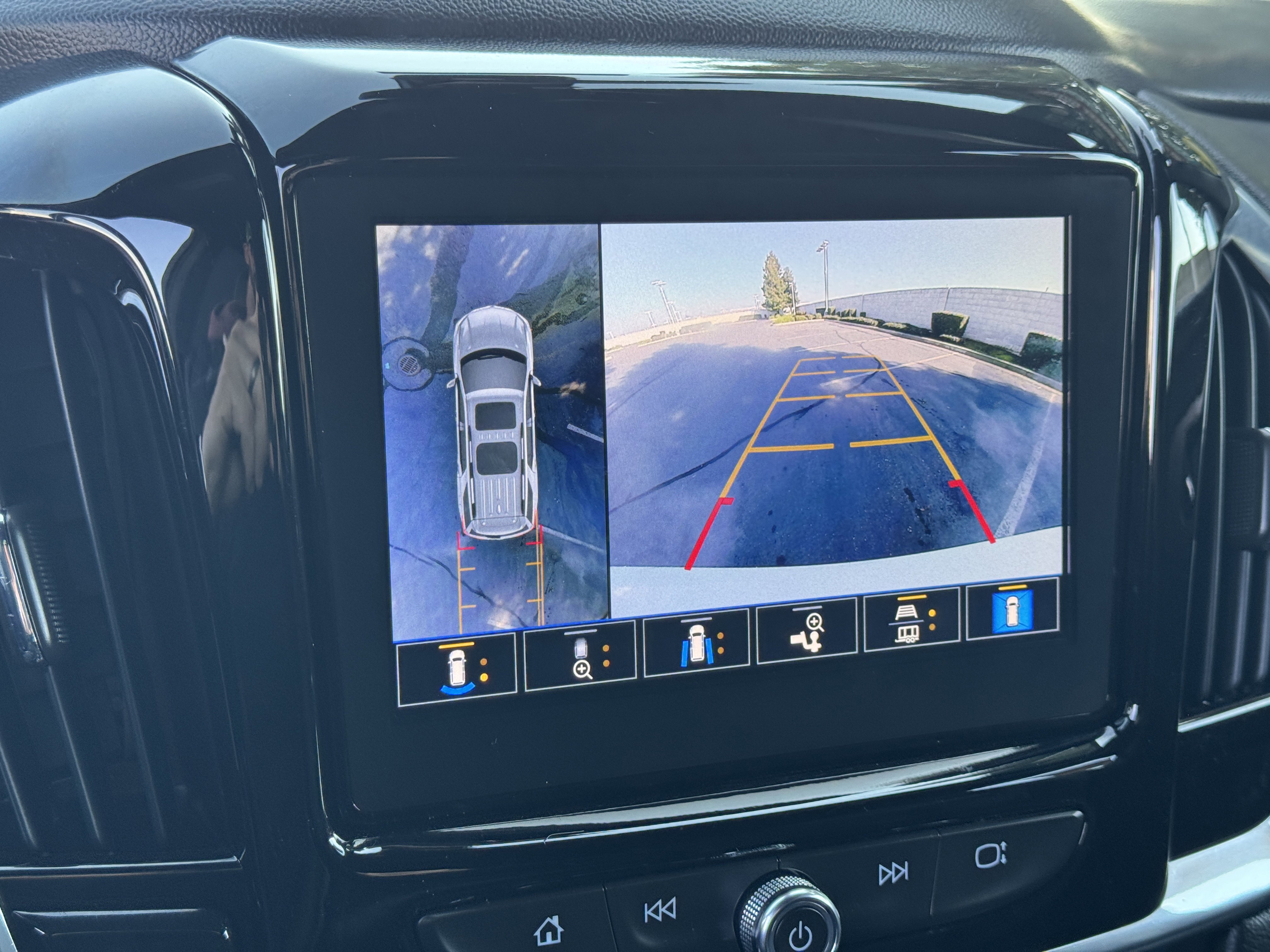 Certified 2023 Chevrolet Traverse Premier w/ LPO, Floor Liner Package image 29