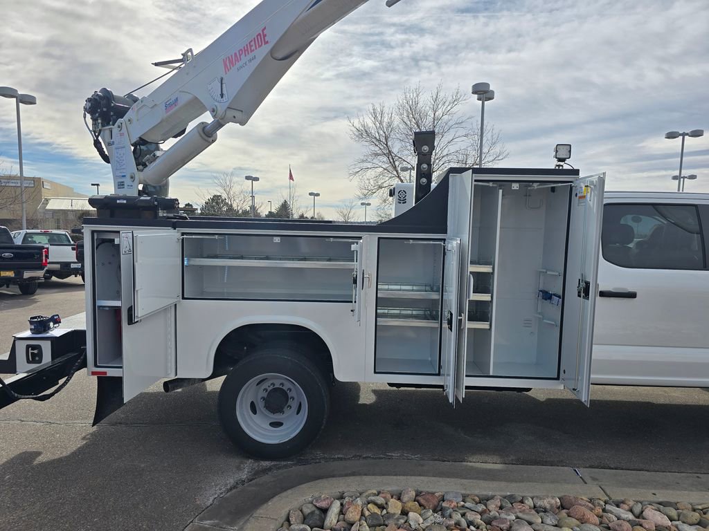 New 2026 Ford F550 4x4 Crew Cab image 3