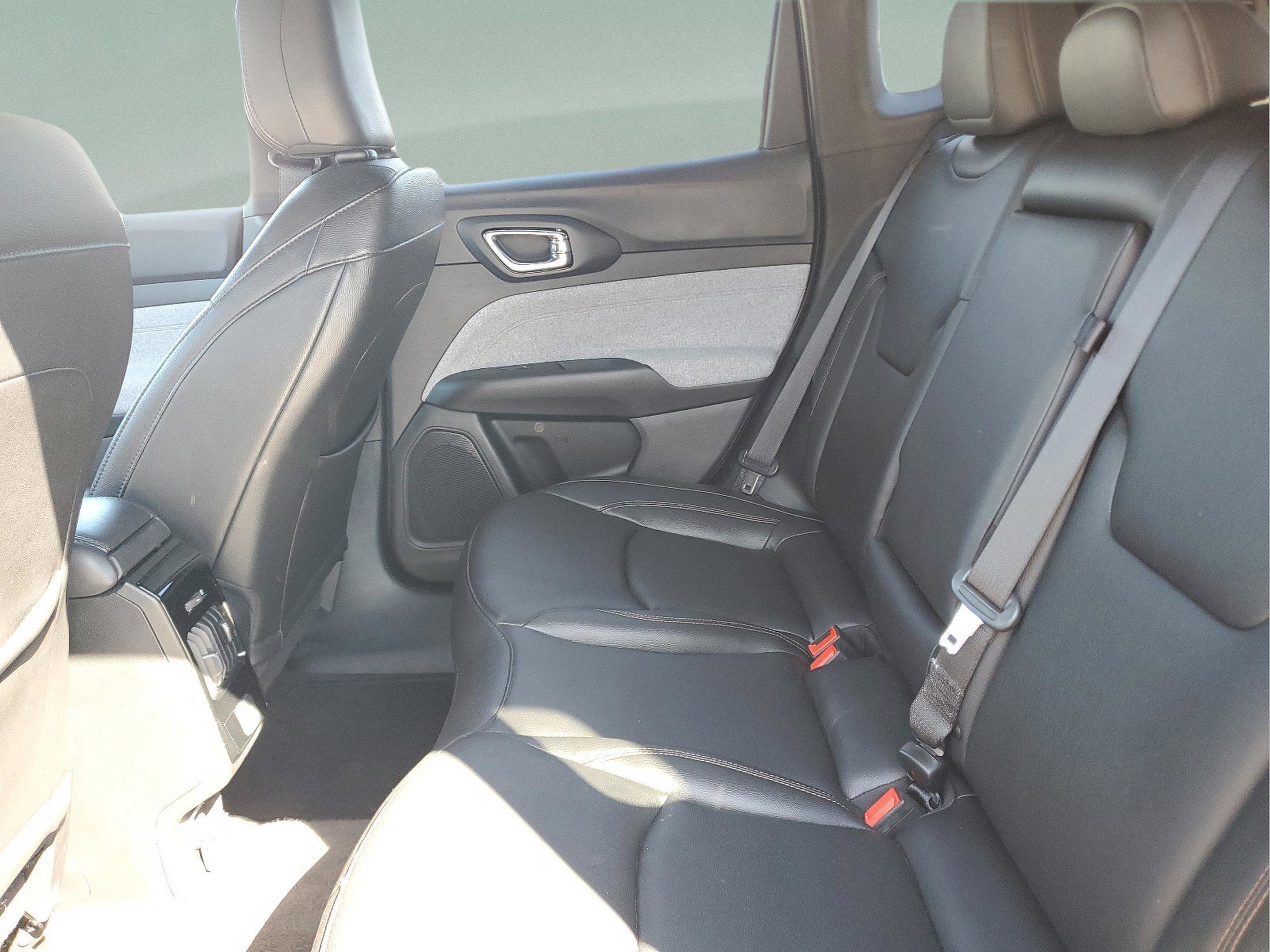 Certified 2024 Jeep Compass Latitude image 12