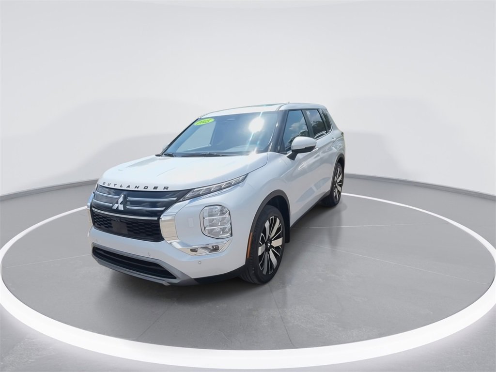 New 2025 Mitsubishi Outlander SE image 4