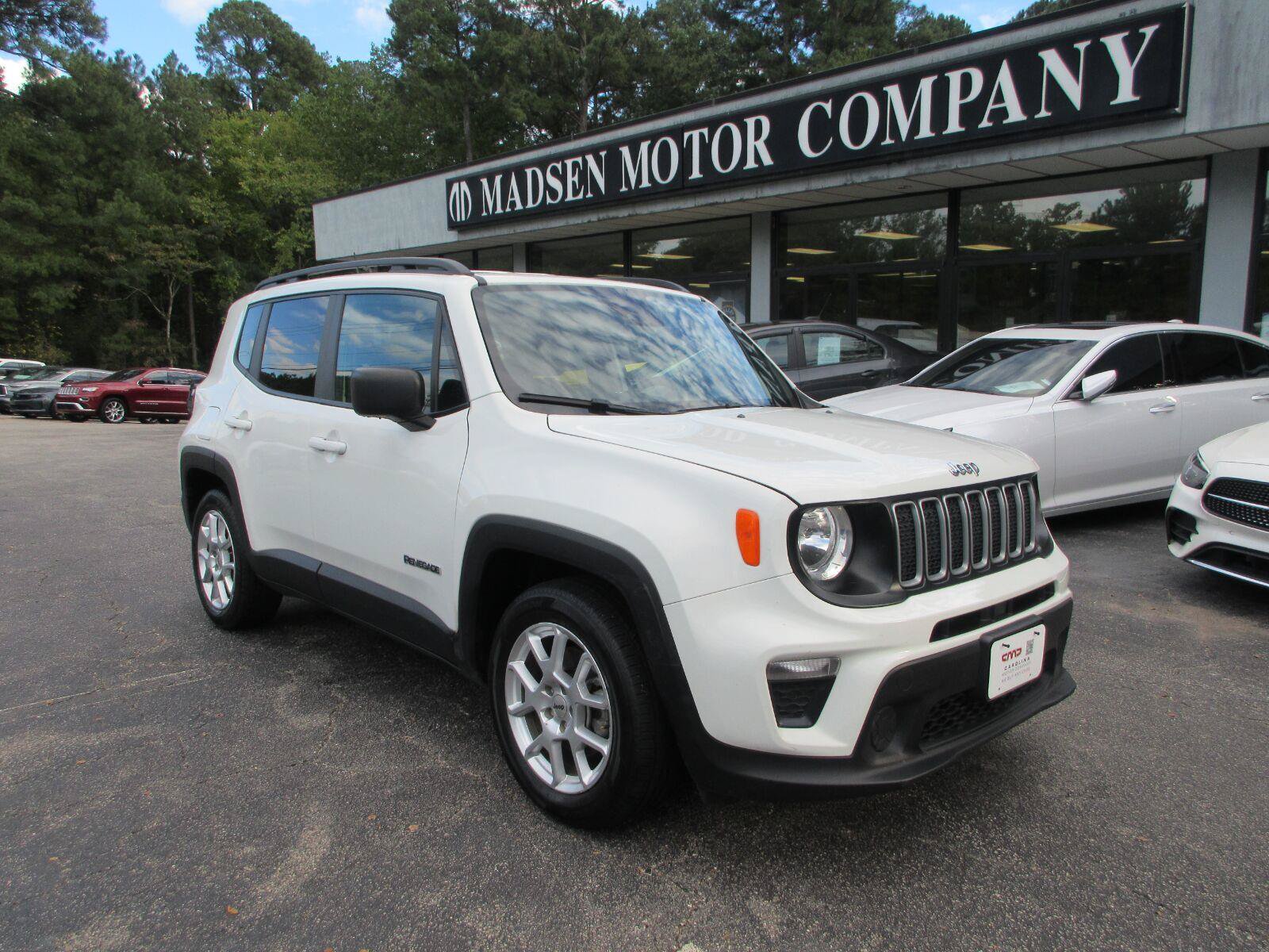 Used 2022 Jeep Renegade Sport w/ Sport Appearance Group FWD image 3