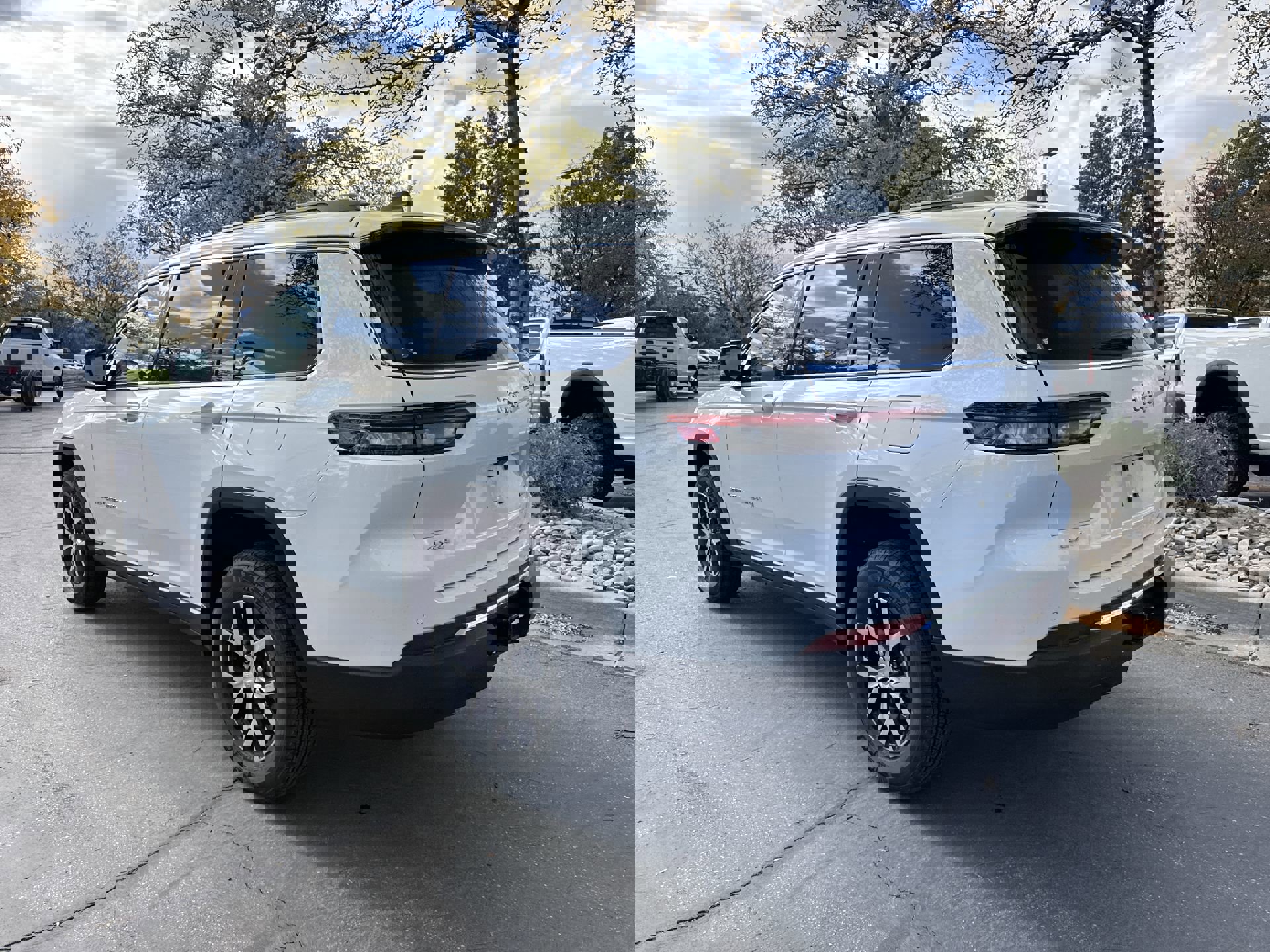 Certified 2025 Jeep Grand Cherokee L Limited w/ Trailer Tow Package image 6