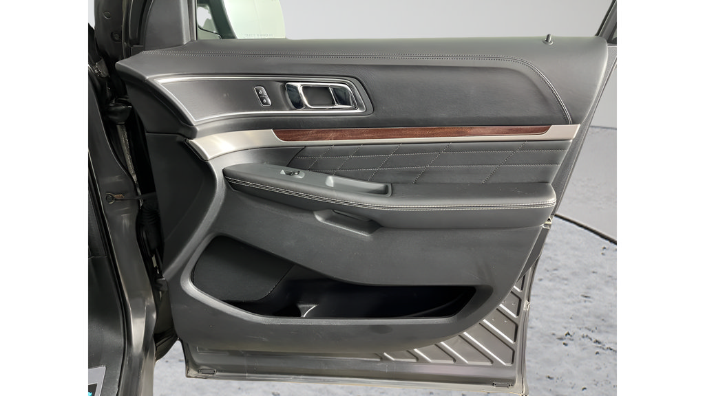 Used 2018 Ford Explorer Platinum AWD/4WD image 15