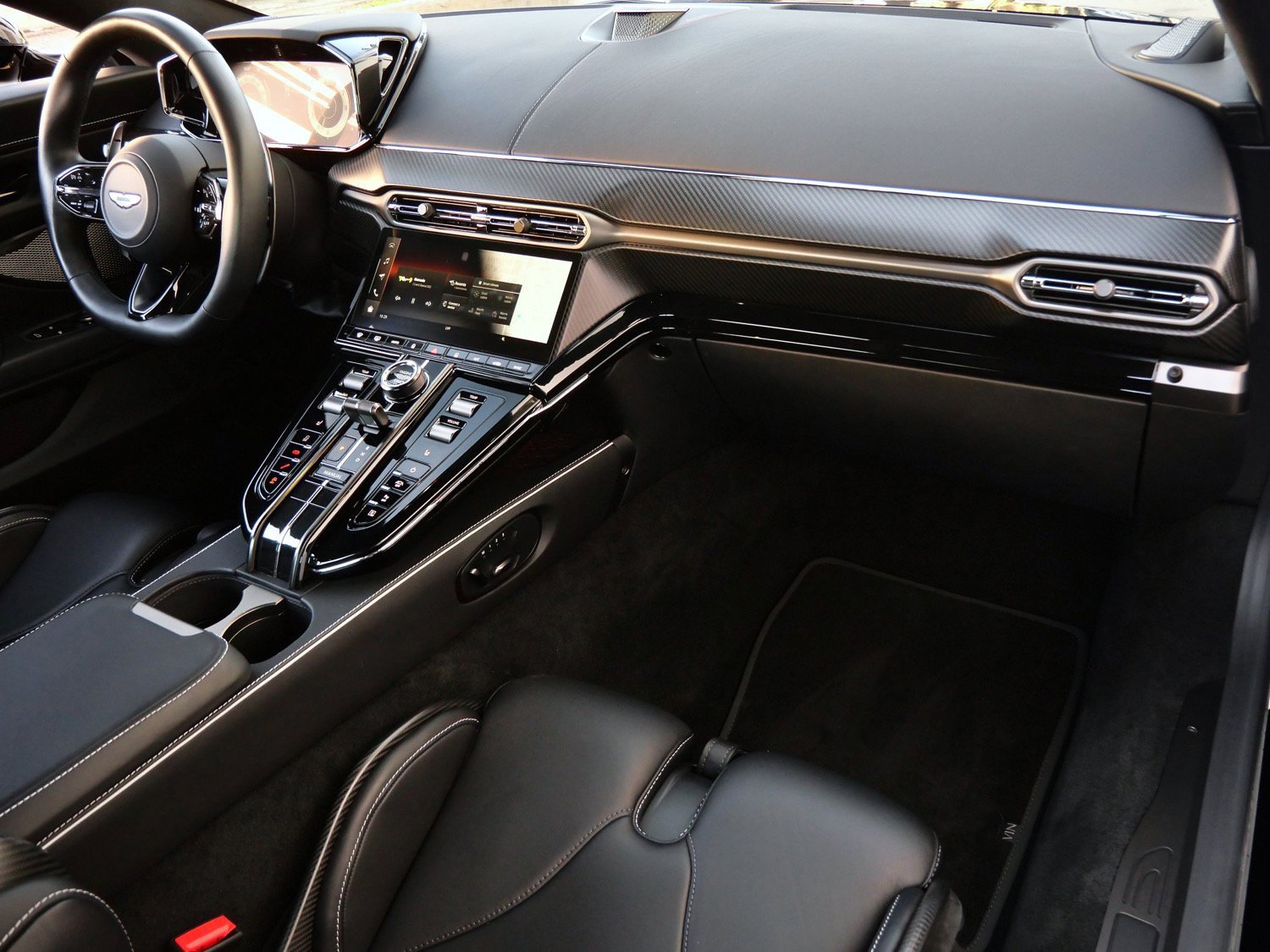 Used 2025 Aston Martin V8 Vantage Coupe image 10