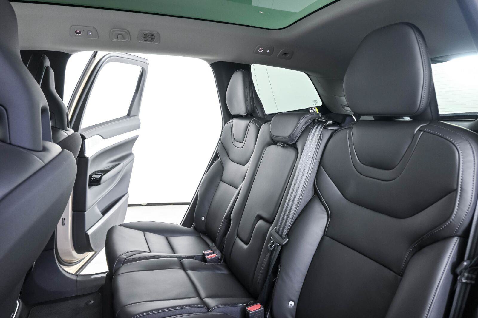 Certified 2026 Volvo EX90 Ultra AWD/4WD image 21