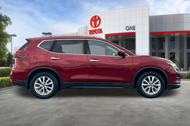 Used 2018 Nissan Rogue SV w/ Premium Package image 3