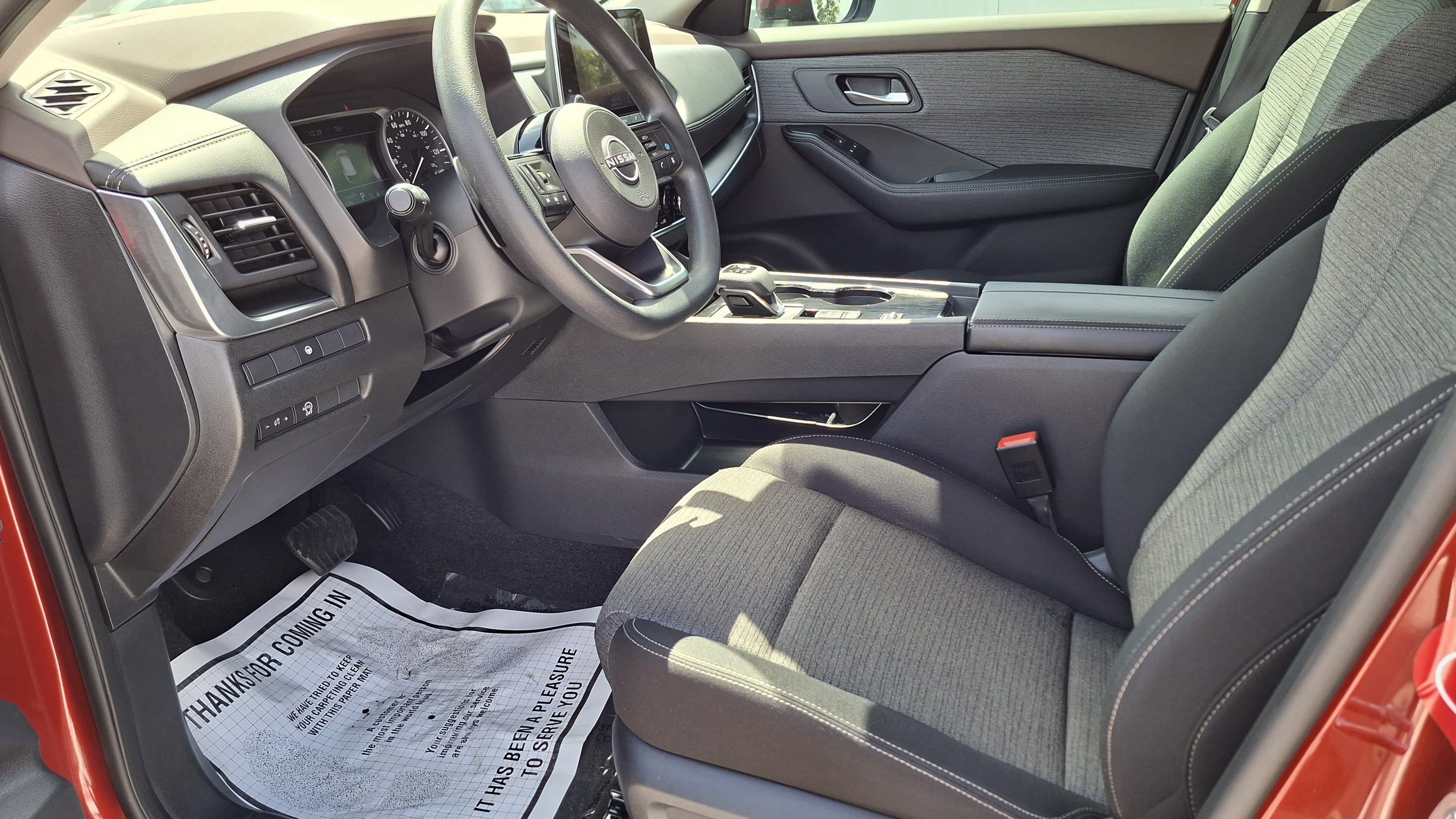 Used 2023 Nissan Rogue SV image 9