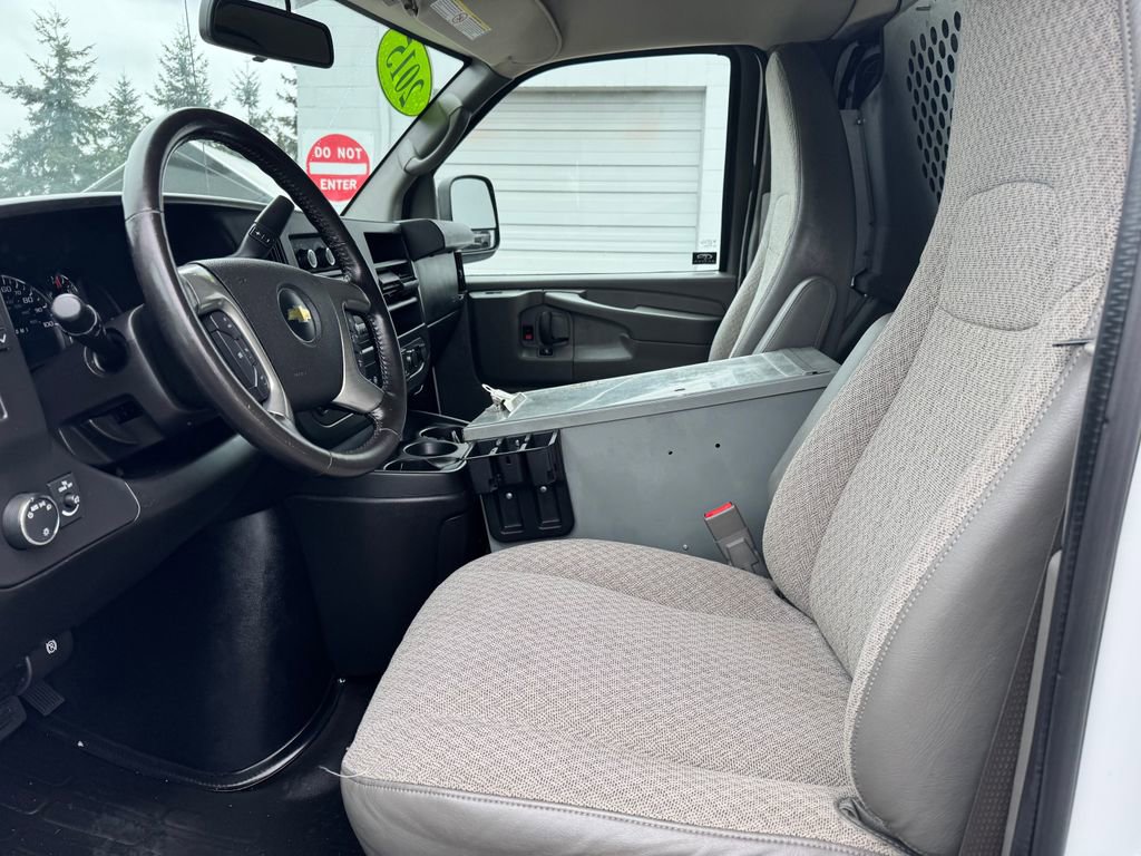 Used 2015 Chevrolet Express 3500 RWD image 18