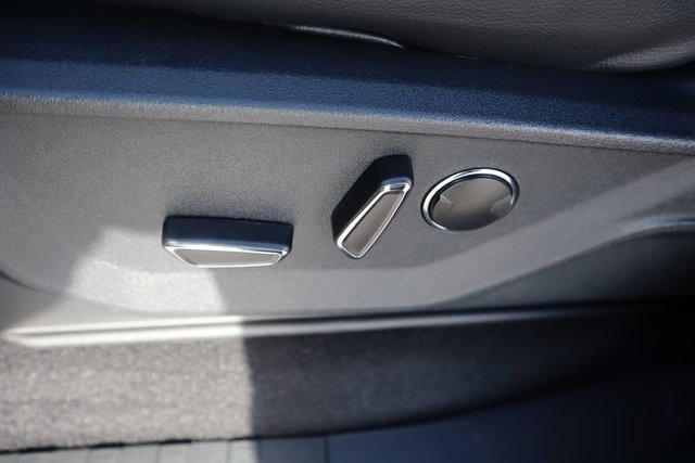 Used 2025 Ford F150 Lariat w/ Equipment Group 502A High image 6