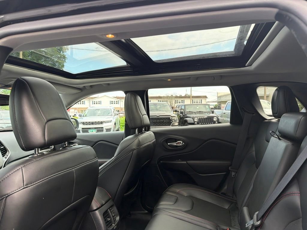 Used 2022 Jeep Cherokee Trailhawk w/ Sun, Sound & Nav Group AWD/4WD image 37