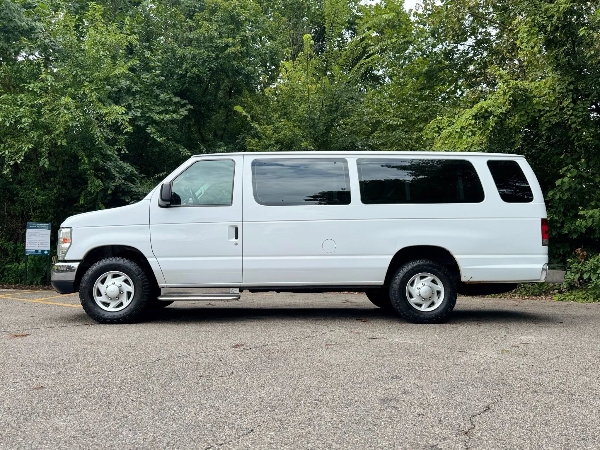 Used 2014 Ford E-350 and Econoline 350 XLT image 4