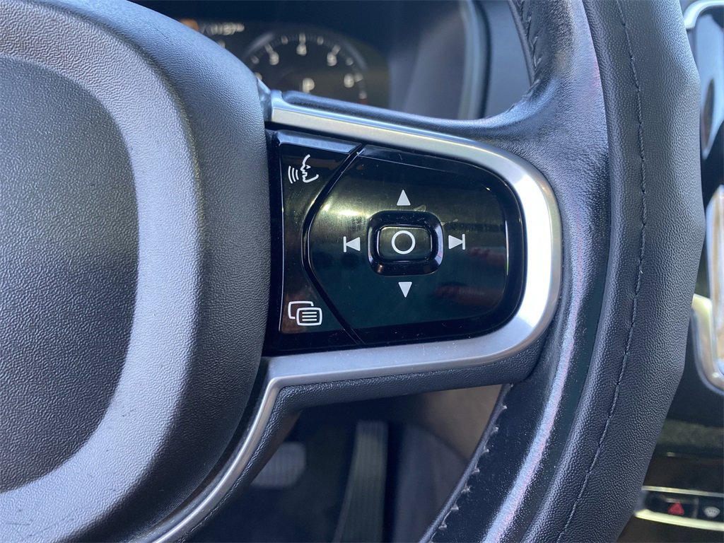 Used 2018 Volvo XC90 T6 Momentum w/ Convenience Package image 29
